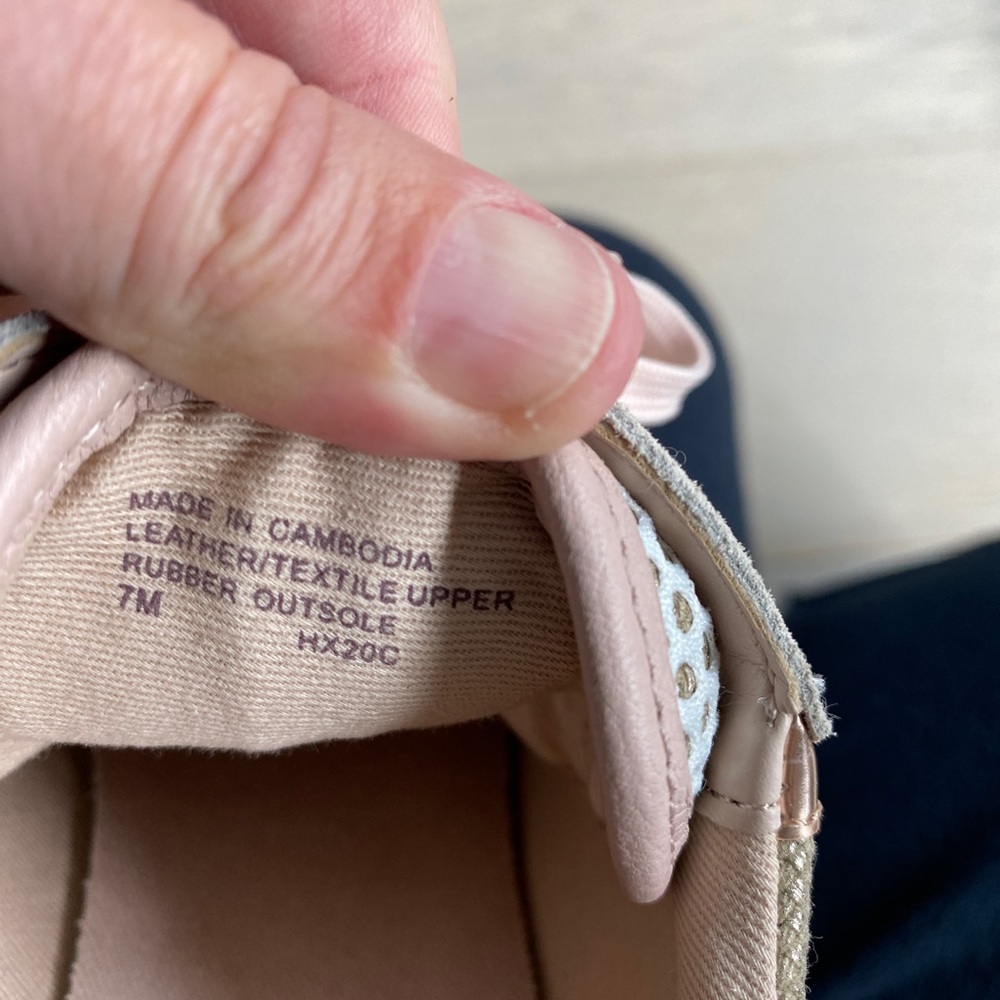 Michael Kors wedge sneaker. Size 7. Rose gold - Picture 7 of 7